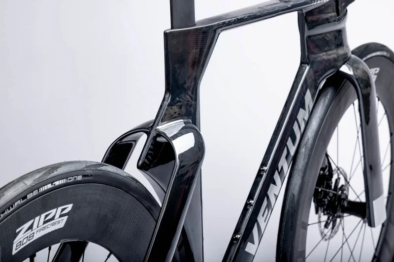 Vélo de triathlon Ventum sram force AXS