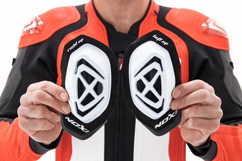 IXON SLIDER RACE 2.0 PROTECTOR EXTRAÍBLE MOTO CARRERAS NEGRO