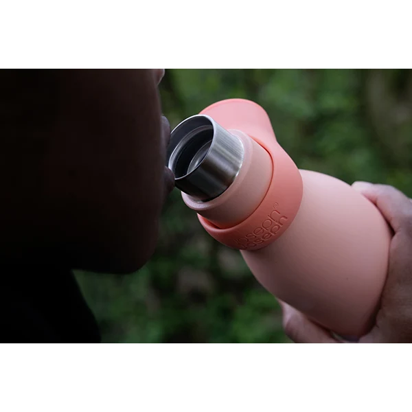 Bouteille isotherme isolée sous vide Loop 500 ml Corail mat Joseph Joseph
