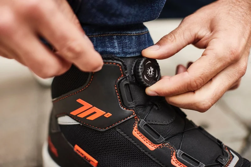 SEVENTY DEGREES SD-BC10 BOTAS DE MOTO NEGRO NARANJA