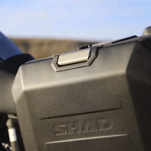 SHAD TR47R CAJA LATERAL DERECHA EDICIÓN NEGRO TERRA