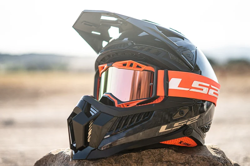 LS2 MX703 C X-FORCE GLOSS CARBON