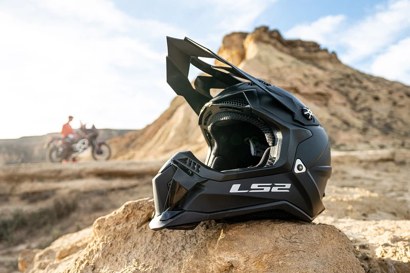LS2 MX700 SUBVERTER NOIR