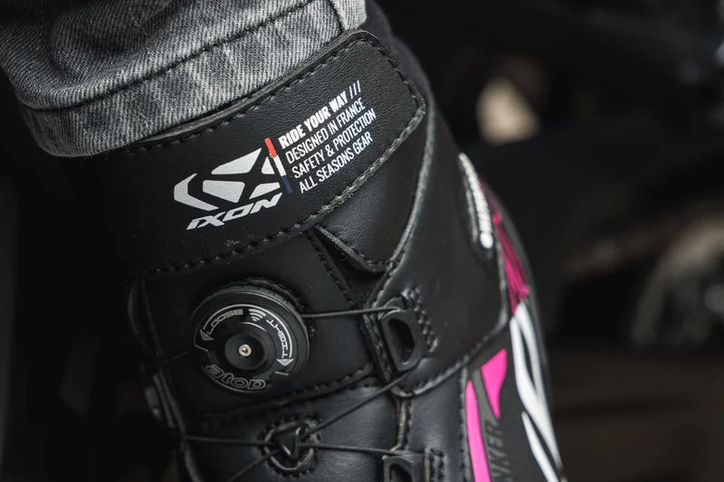 IXON RANKER WP MUJER LIGERAS BOTAS NEGRO BLANCO FUCSIA