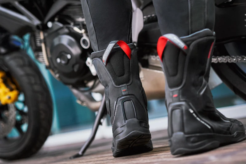 SHIMA STRATO HOMBRE BOTASS DE MOTO NEGRO ROJO