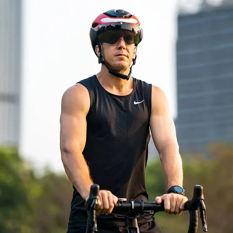 LumaGuard™ | Casque velo avec visière et éclairage avant et arrière pour une protection renforcée