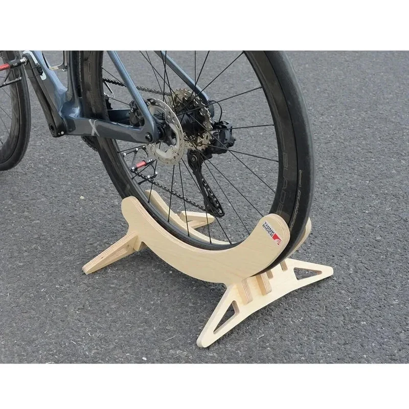 WheelStand™ | Support velo universel avec stabilité renforcée et format compact
