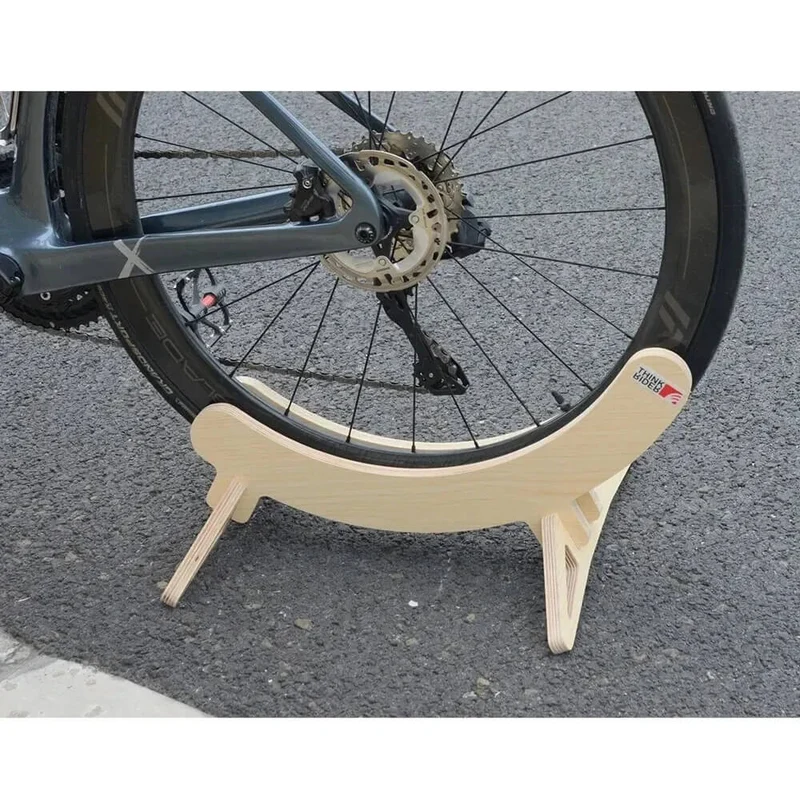 WheelStand™ | Support velo universel avec stabilité renforcée et format compact