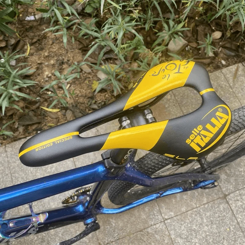 AirVelo™ | Selle velo route en carbone avec ventilation et maintien longue durée