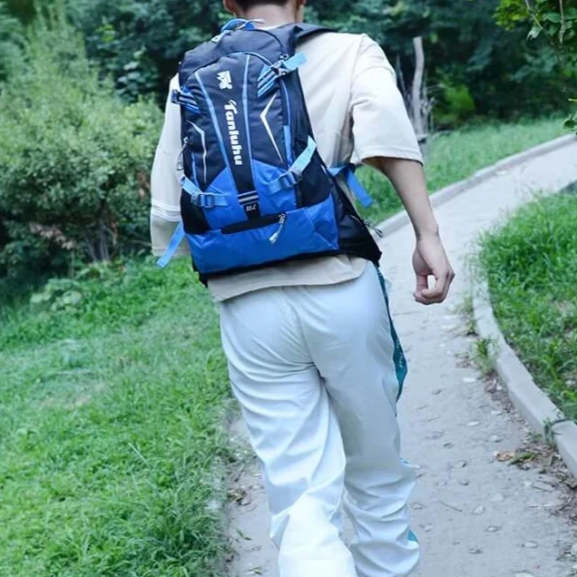 CycloCarrier™ | Sac a dos velo 25L avec poche à eau de 2L et rangements multiples
