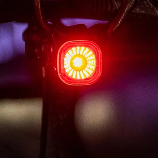 BikeWarningLight™ | Feu arriere velo avec détection de freinage automatique
